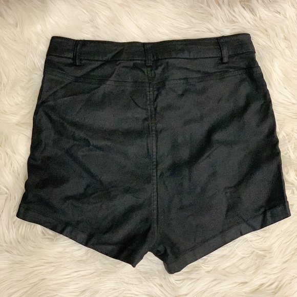 Fashion nova black shorts - Picture 2 of 3